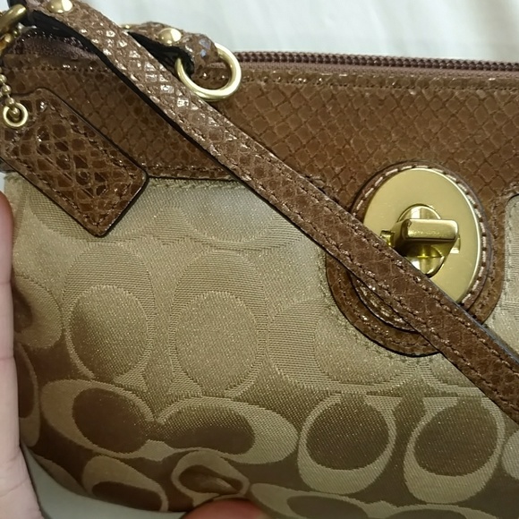 Coach •Mini Bag •Wristlet Convertible •Tan •Gold - Picture 4 of 8